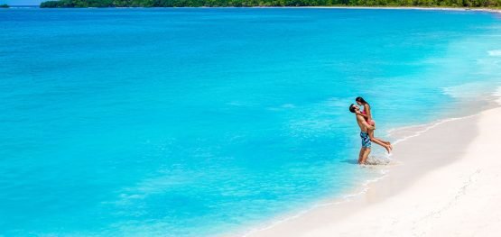 Sandals-White-House-Jamaica-Beach-Couple